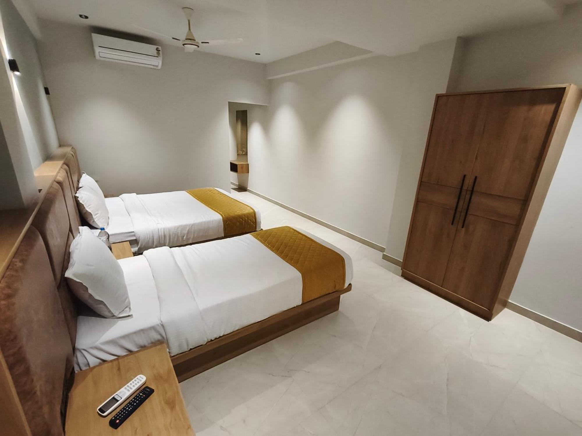 Hotel Beverly Plaza Kozhikode Exterior photo